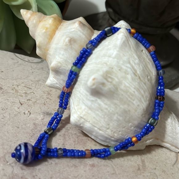 Free-New Handmade Bracelet-Seed Beads in Blue-Vintage Glass Bead Closure - Picture 4 of 12